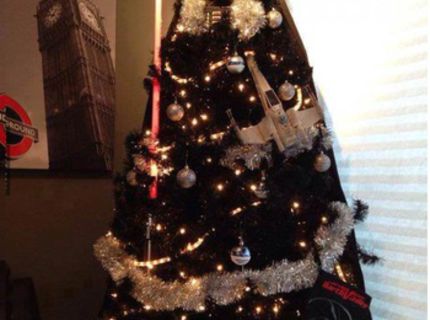 FOTO NAJORIGINÁLNEJŠIEHO VIANOČNÉHO STROMČEKA TOHTO ROKU!!!
