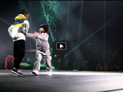 POZRI SI NAJLEPŠIE MLADÉ DIEVČA BREAKDANCERKU KTORÁ KOLUJE PO INTERNETE!!!