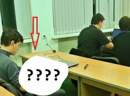 ŠOKUJÚCA FOTKA ŠTUDENTA, kTORÝ SA VENOVAL ZVLÁŠTNEJ AKTIVITE NA HODINE