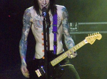 Brat Miley Cyrus... čo myslíte, je tam nejaká podoba?  :D