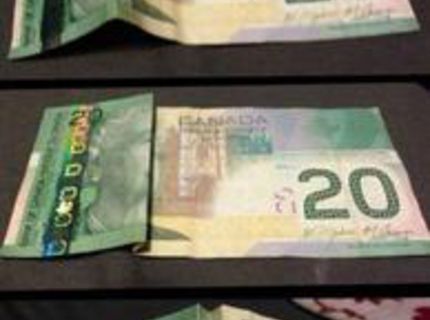 Záhada usmievajúcej sa kráľovnej na bankovke :D