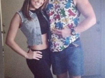 Zaujímavý párik , a tie nohy :D