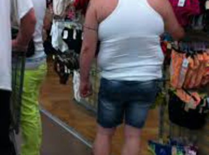 Zaujímavá ženská postava zachytená v obchode :D