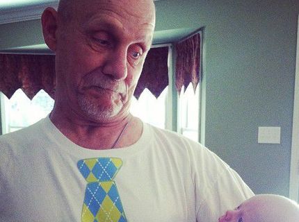 Roztomilé! Dedko a jeho vnúčik v originálnych tričkách :D