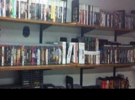 Ženy si nemajú večne čo obliecť ani muži nie sú na tom inak :D :D