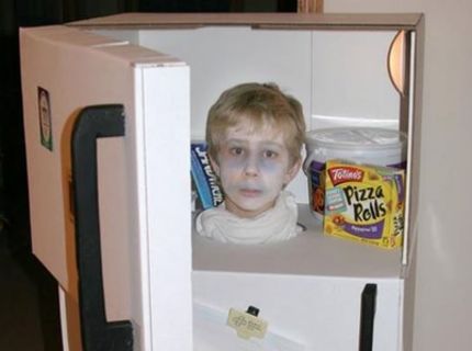 Mama tohoto chlapca pracovala v továrni na krabice a toto bolo jeho detstvo :D