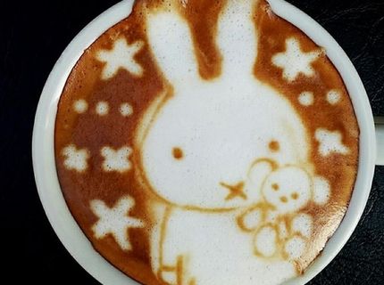 Krásne výtvory na latte od skutočného majstra Kazuki Yamamota :) Sleduj!