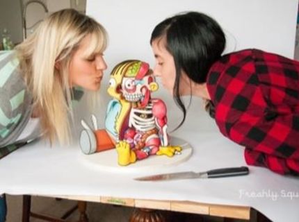 Skutočne úžasná torta :) Pozri si, ako vzniklo toto dielo! :)