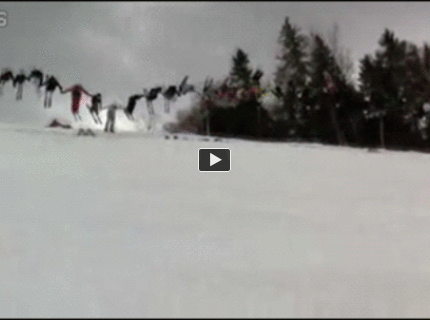 Hromadný zoskok na lyžiach :) :)