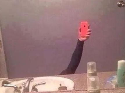 Keď si vypijem a snažím sa o selfie :D :)