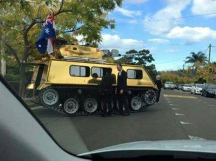 Nič tu nie je k videniu...to je len svadobný tank :D :)