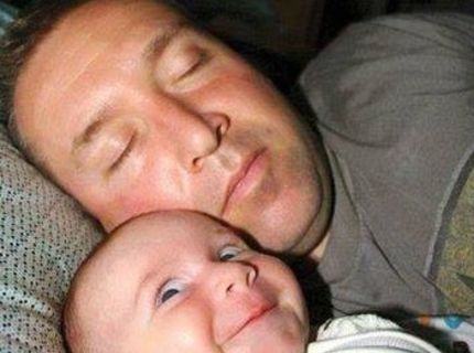 Otecko nám zaspal      Je čas začať vrieskať :) :)