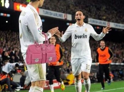 Ronaldo, kde si kúpil takú fajnovúčku kabelečku :D