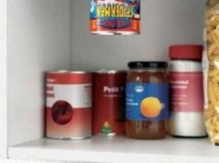 Spiderman v poličke  : :) :)