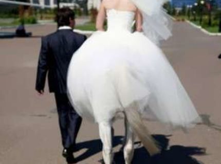 Novomanželka s krásnymi nožičkami :)