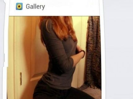 Chce ho dostať do postele ale jemu sa očividne ešte nechce.:D