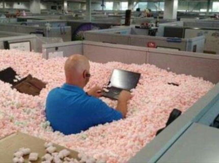 Ked sa ludia v praci nudia tak to moze dopadnut aj takto :D