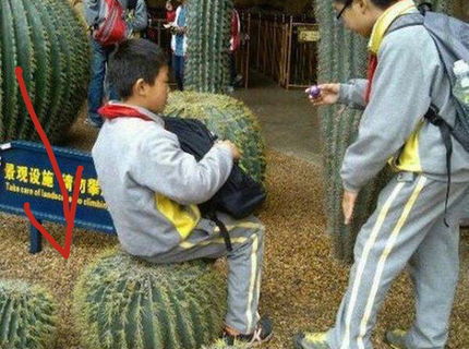 Vidíte na čom sedí ten chalan? :D