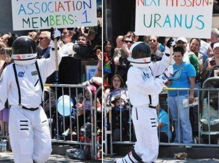 Kazdy gay leti na URANUS :D