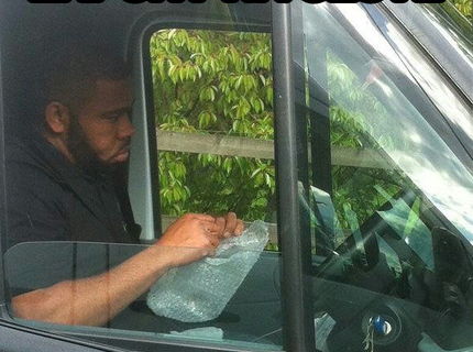 Tu je sposob ako riesit depky v aute pocas zapchy :D