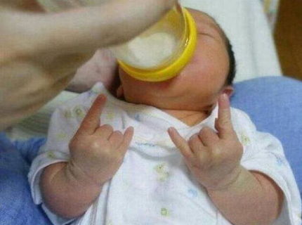 Toto je aké podarené! Toto bábo bude kráľom meme :D