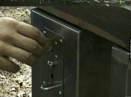 Lavička, za ktoru si musite zaplatit... to je huste! :)