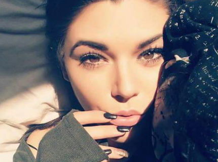 Selfie fotky dievčat, ktoré nenachaju ziadneho chlapa chladnym :) Vol #7