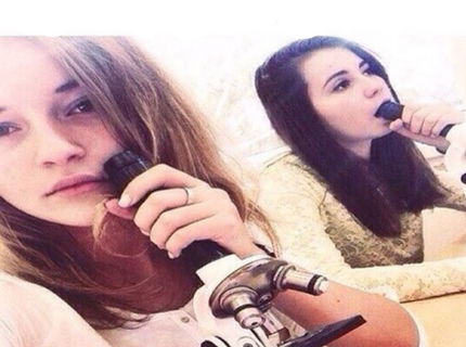 Dievčatá na hodine biologie! :D Toto je fail :D