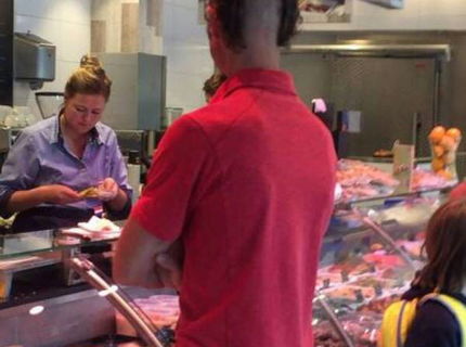 Uuuuufff... na tomto účese nie je niečo v poriadku :D