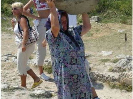 Čo dodať?:D Táto babička má inú silu :D