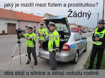 Viete aký je rozdiel medzi policajtom a prostitútkou?