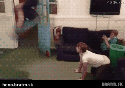 BRATM GIF: Nečakaný úder :D