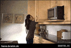 BRATM GIF: Neuveriteľný útok v kuchyni :D
