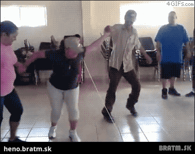 BRATM GIF: Auuuu :D jeden krôčik, druhý krôčik...:D