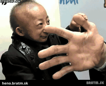BRATM GIF: Ako to vyzerá keď veľký stretne malého :D