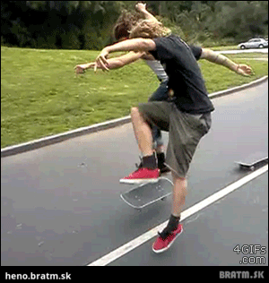 BRATM GIF: Neuveriteľný trik na skate :D lajk & share