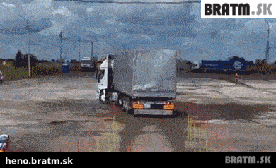 BRATM GIF: Parkujúci profík :)