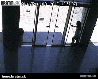 BRATM GIF: Kde sú sakra tie dvere ?! :D