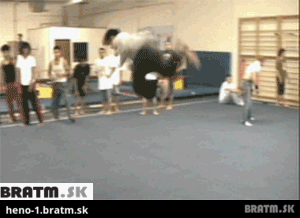 BRATM GIF: PARÁDA ! :D super dvojitý kop :D