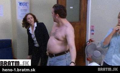 BRATM GIF: Čo spraví muž, keď uvidí peknú ženu :D