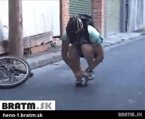 BRATM GIF: Jazda na mini bicykli :D