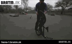 BRATM GIF: Wau, kto by povedal, že aj takto sa dá jazdiť na bicykli :D