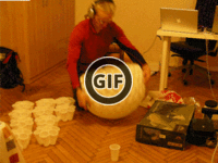BRATM GIF: Ako sa vyrába lopta z plastových pohárov :D