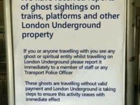ŠOKUJÚCE! V londýnskom metre bojujú proti cestujúcim duchom :D